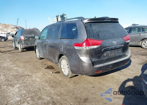 2011 Toyota Sienna Limited V6 z USA, uszkodzony, nr VIN 5TDYK3DC0BS105026